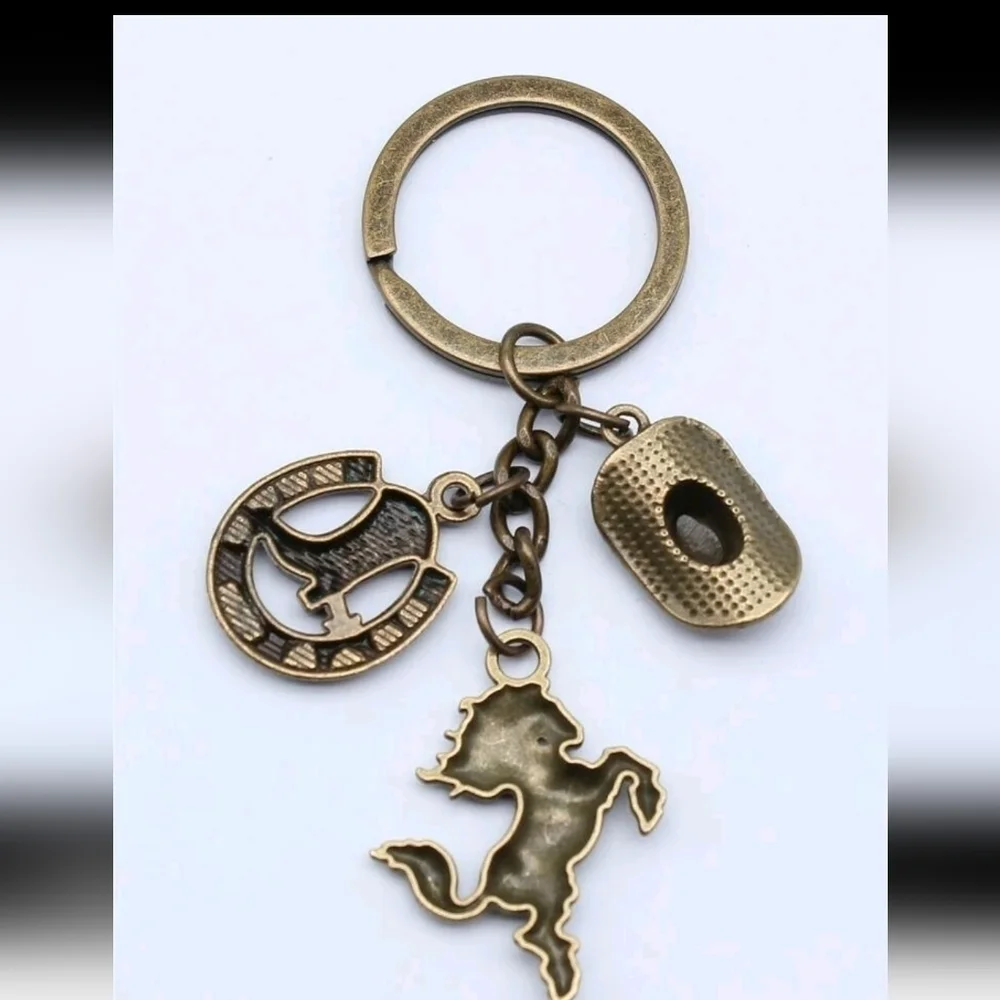 ●pick 3 items for‎ 25$●vintage Horse & Cowboy Hat Charm Keychain bronze color
